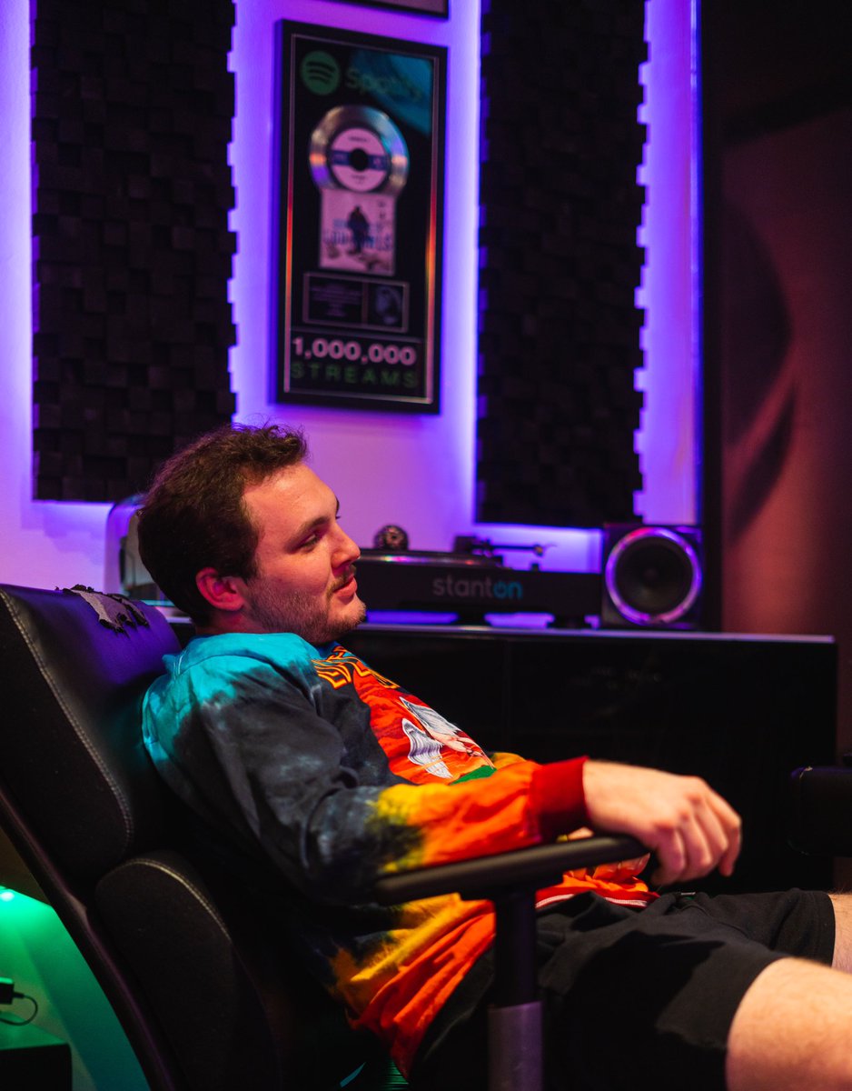 RawDyl_'s tweet photo. Big studio vibes. ⚡️ https://t.co/ezBfhNjuOJ