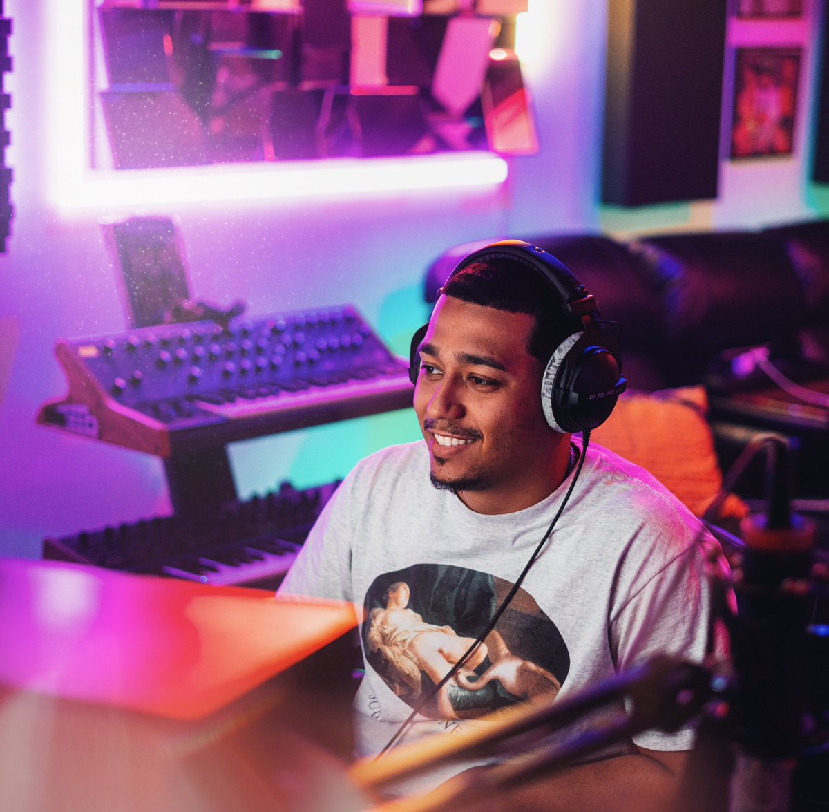 RawDyl_'s tweet photo. Big studio vibes. ⚡️ https://t.co/ezBfhNjuOJ