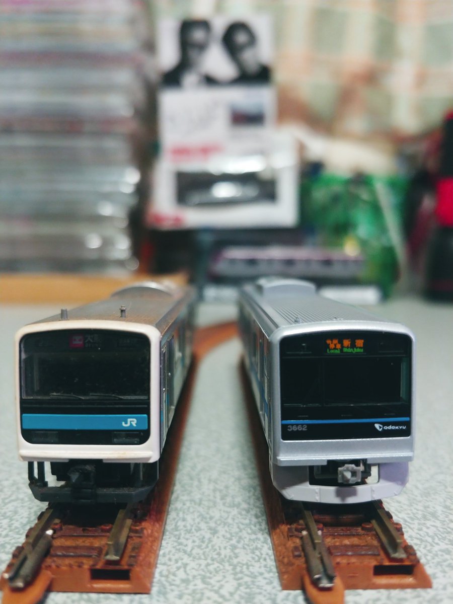 HTSTATIONINFO's tweet image. ＪＲ東日本２０９系と小田急電鉄新３０００形､似てるよ～な､似てないよ～な､でもやっぱり似てるのかしら？