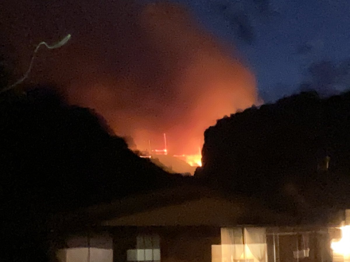 courtney_fromm's tweet photo. Orange clouds of smoke are filling the sky just southwest of Cañon City. The #YMCAfire according to officials is around 120 acres. Officials say they will use the cooling temperatures and humidity of overnight temperatures to fight it. 🔥🔥 @FOX21News https://t.co/efCLzliZro