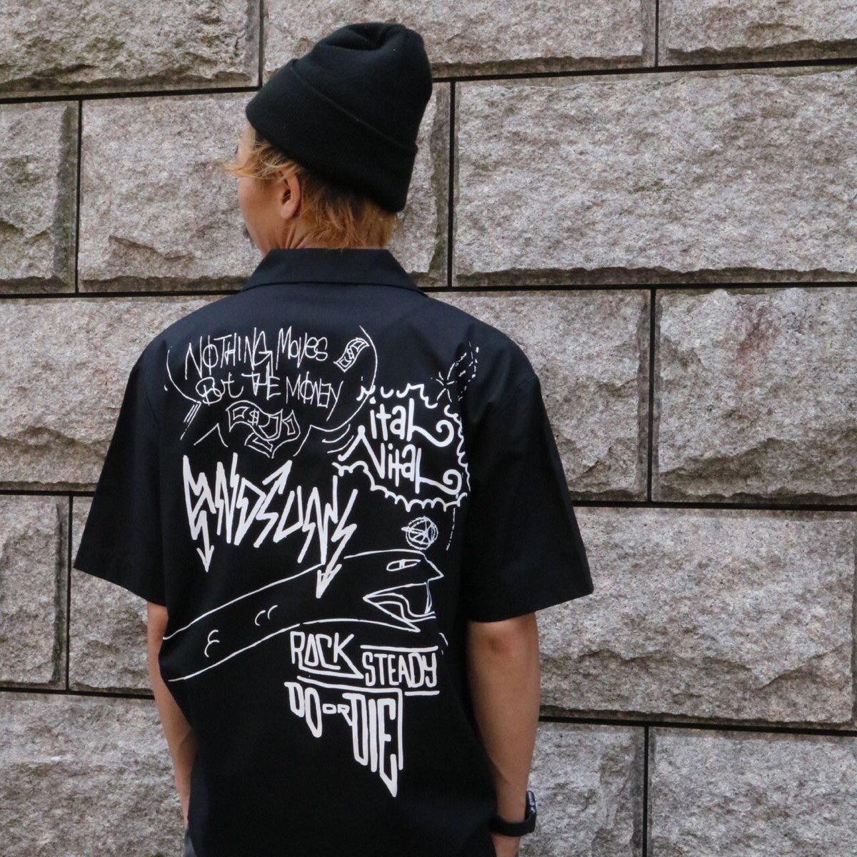 ANDSUNScrew's tweet photo. New Arrival
【DOODLED SUNS WOVEN】

全面にマルチプリントの入ったオープンカラー シャツ。
"DOODLED"は落書きという意味です。

Color : White / Black / Black Multi
Size : M / L / XL / 2XL
ㅤㅤㅤㅤㅤㅤㅤㅤㅤㅤㅤㅤㅤ
https://t.co/IIRJd5VYNA

#andsuns
#アンドサンズ https://t.co/Fqt7jcFFOA