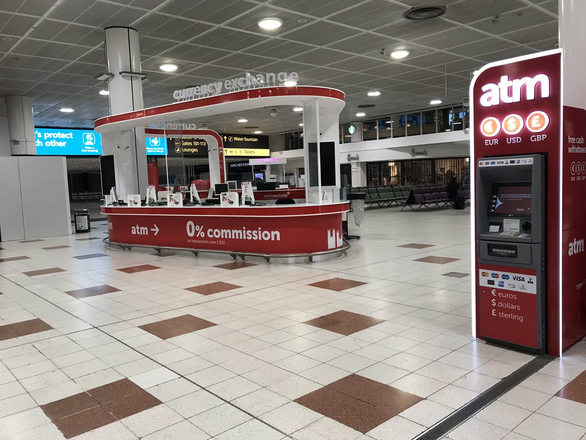 Departures is deserted. My flight departs at 07:00 and only one flight departs before mine (06:30 to Málaga) – bei  North Terminal