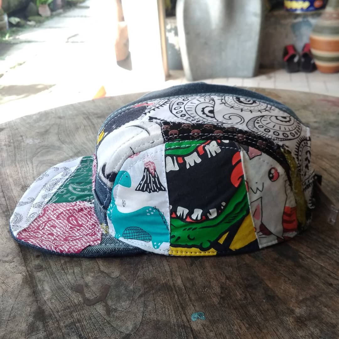 paws37's tweet photo. Project number 2
- Title : UNITY
- Five panel hat reworked fromJeans, Tshirt and Cotton fabric
- Wide bill
- Adjustable strap and nylon buckle
- 1 of 1
#Upcyclehat
#5panelhat
#bebasmerdeka https://t.co/KV1wkrQOmX