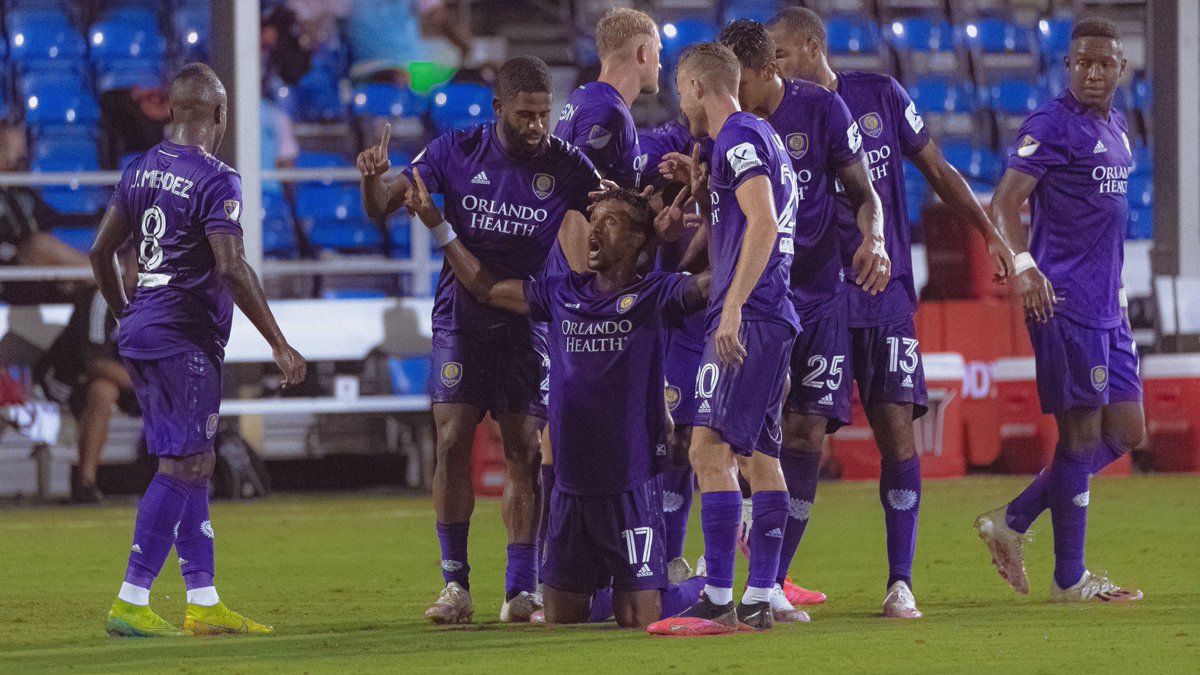 MLS's tweet photo. Celebrating a dub with your boys! 🤗 https://t.co/LwWZMPZuKL