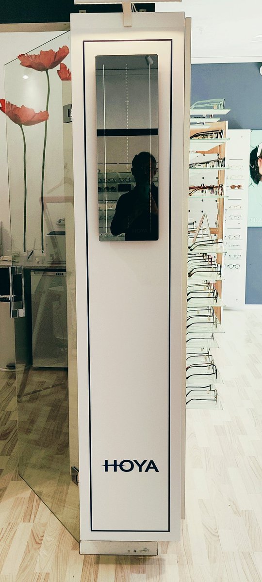 StrandvejensO's tweet photo. Vores nye hoya maskine på plads i butikken så vi kan tage præcise målinger når vores kunder køber briller #humlebæk #strandvejensoptik #dinepersonligebriller #optiker #nordsjælland #hoya https://t.co/4LWhac1cvf