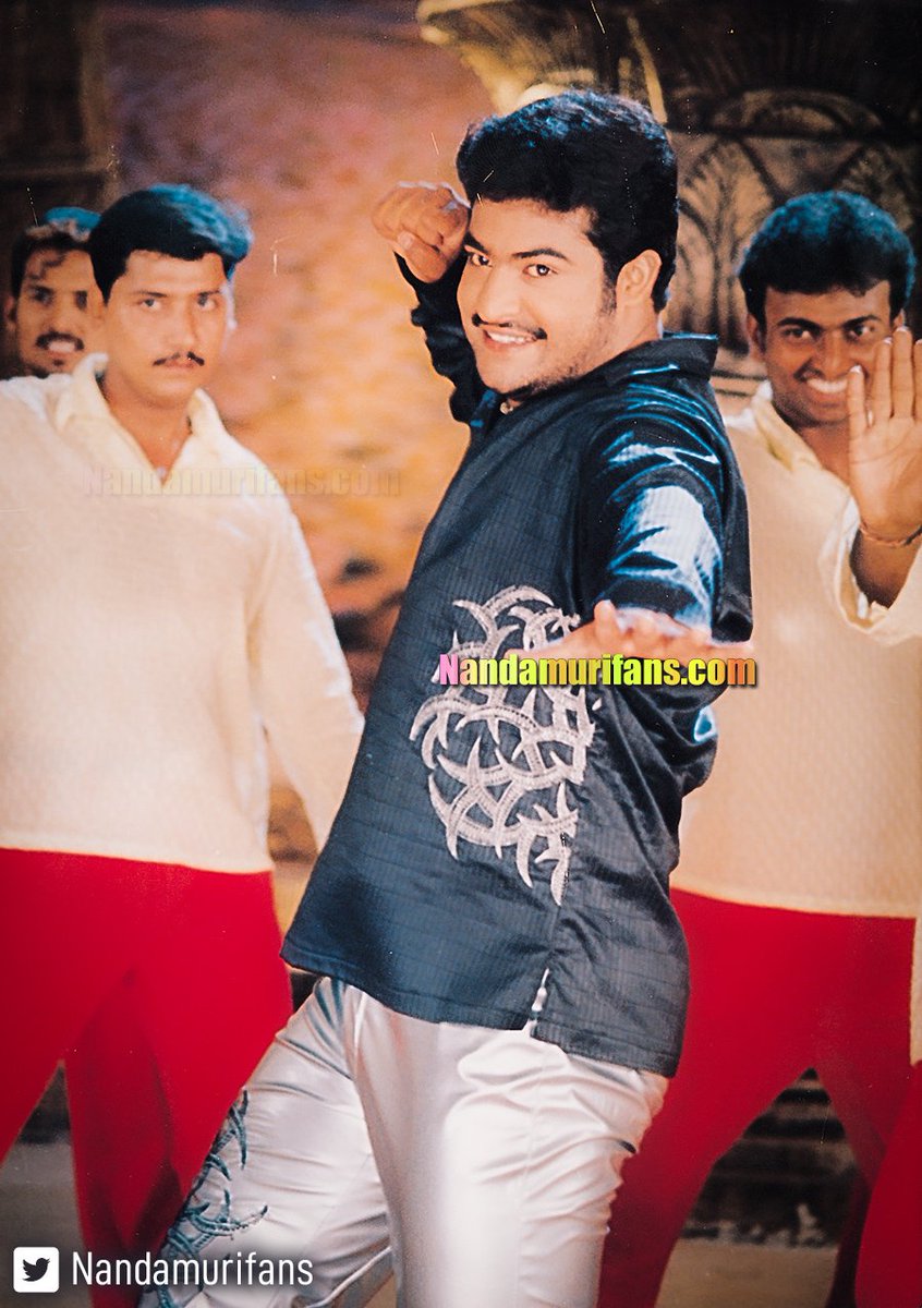 Shiva4Ntr's tweet photo. #సింహాద్రి సినిమా &amp; హీరో మాస్ లోకి చొచ్చుకుపోవడానికి అసలు సిసలు కారణం మాత్రం ఎన్టీఆర్ వేసిన డాన్స్  లే 🕺
#17YearsForIHSimhadri https://t.co/FZC4E6LQmR
