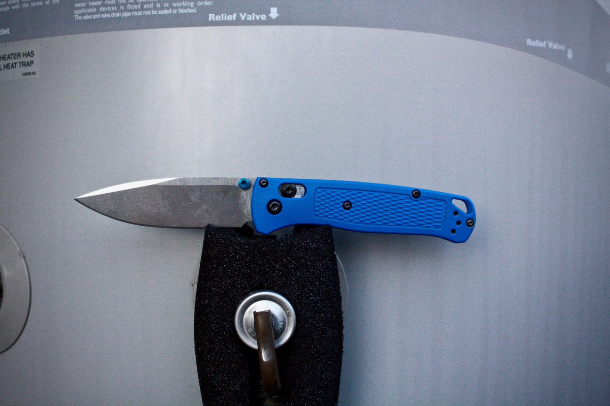 EdcOutdoors's tweet photo. The blue Benchmade Bugout. 
Ignore the broken spring. 
#edc #everydaycarry #knife #knives #axislock #photography #photographer #PhotoOfTheDay https://t.co/1cOo1djlPr