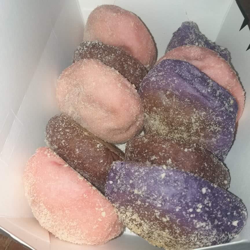 hocravings's tweet photo. You can also buy these in assorted flavors! 😊❤️

✨WE ARE ACCEPTING ORDERS✨

MESSAGE US 📩

#houseofcravings 
#foodcravings
#pandesal 
#strawberry 
#chocolate
#ubecheesey
#strawberrypandesal 
#ubecheeseypandesal
#chocolatepandesal
#pinoyfood 
#pinoyfoodie 
#pinoybreakfast https://t.co/al2ZXrNSFn