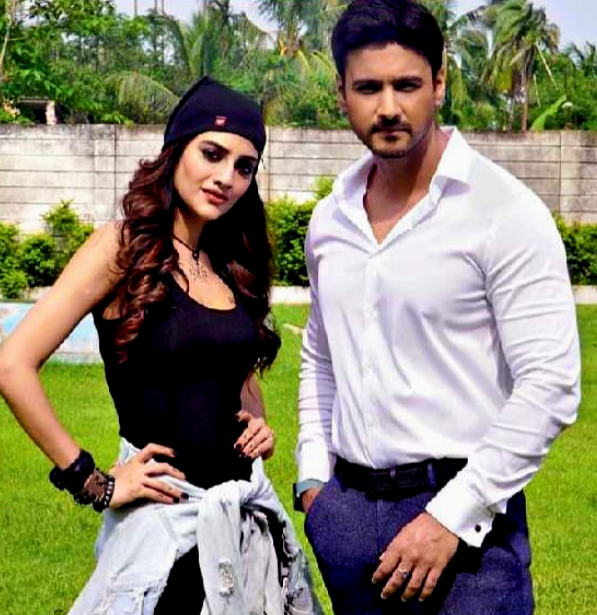 YashEdits's tweet photo. Do you love this onscreen juti or not😉🥀
.
.
.
#SOSKolkata #Yash #yashdasgupta #yd #actor #actorslife #Tollywood #tollywoodactor #nusratjahan https://t.co/vsifp1HtNR