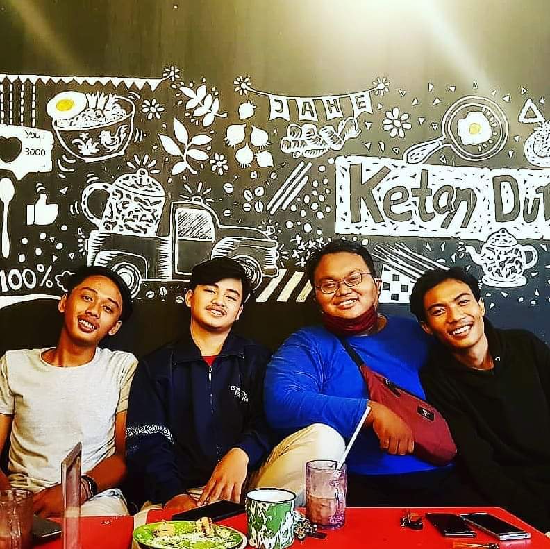 Bewoks354's tweet photo. Hai tayooo #SAPAMANTAN lagi paten jangan disuruh berdiri https://t.co/CnhuhNNE6K