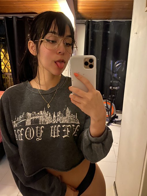 Pa ustedes, buenas noches https://t.co/1ywdvmpH19