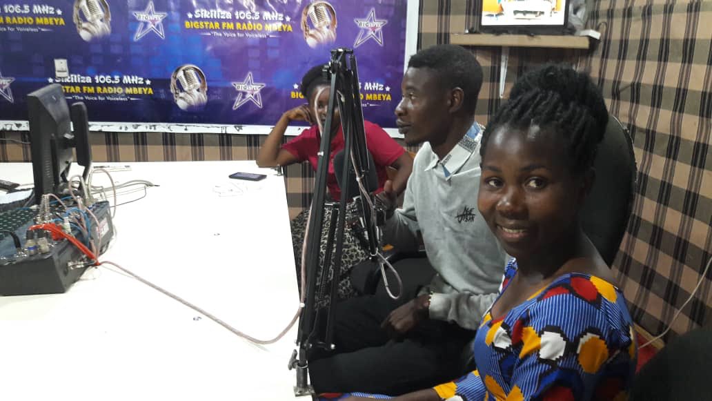 DawnVSO's tweet photo. #nyentanzania #youth sharing their contribution to #schoolsreopening in #Mbeya through fundraising and installing tippy taps to enable #handwashing on Big Star FM. #VSOTanzania #VSO #ics4change #youthled #postcovid https://t.co/SEr7EuSyFS