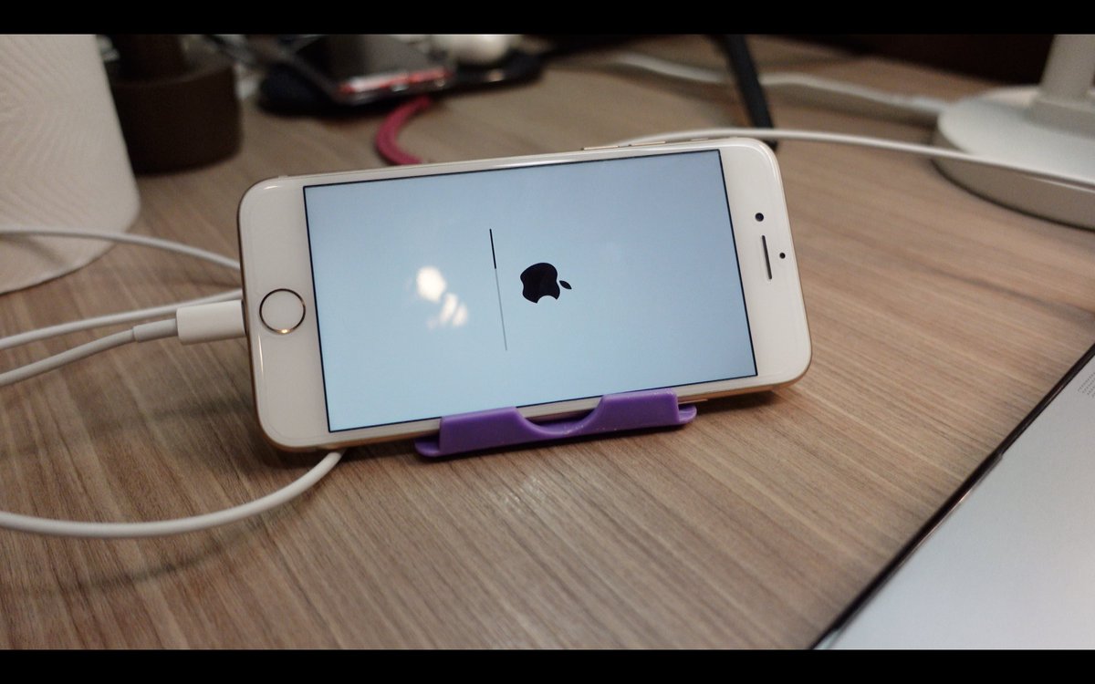 อย่าใช้ iPhone จน Memory เต็มนะครับ ถ้าเป็นไปได้อย่างน้อยๆควรมีพื้นที่ว่างเหลือประมาณ 1 GB เป็นอย่างน้อย ไม่งั้นอาจจะเป็นเหมือนเครื่องนี้ข้อมูลในตัวเครื่องหายหมดครับ