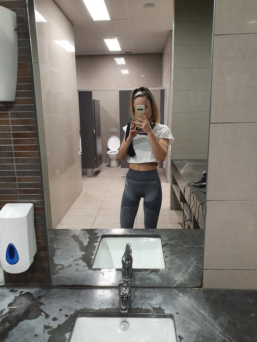 MissNevv's tweet photo. Back to home workouts, see u in 6 weeks gym 💔🏋️‍♀️ https://t.co/Yeu5Zi9uTQ