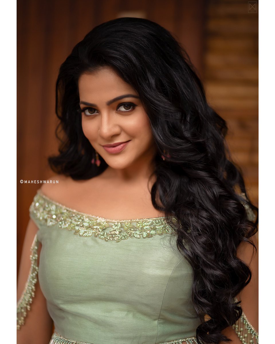 Training your mind to be in the present moment is the #1 key to making healthier choices. #BePositive #ThursdayThoughts  #thursdaymorning