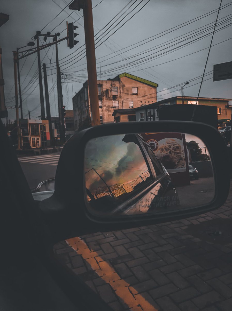 theblackramsey's tweet photo. 😪😪was in Lagos traffic  for over 5-6 hours , even  the curfew caught up to me  making me squat somewhere .

Quick advice: never follow the estimated time from Google map , lagos no dey hear that one .

Check thread for some pictures I took https://t.co/1yvavYeEW6