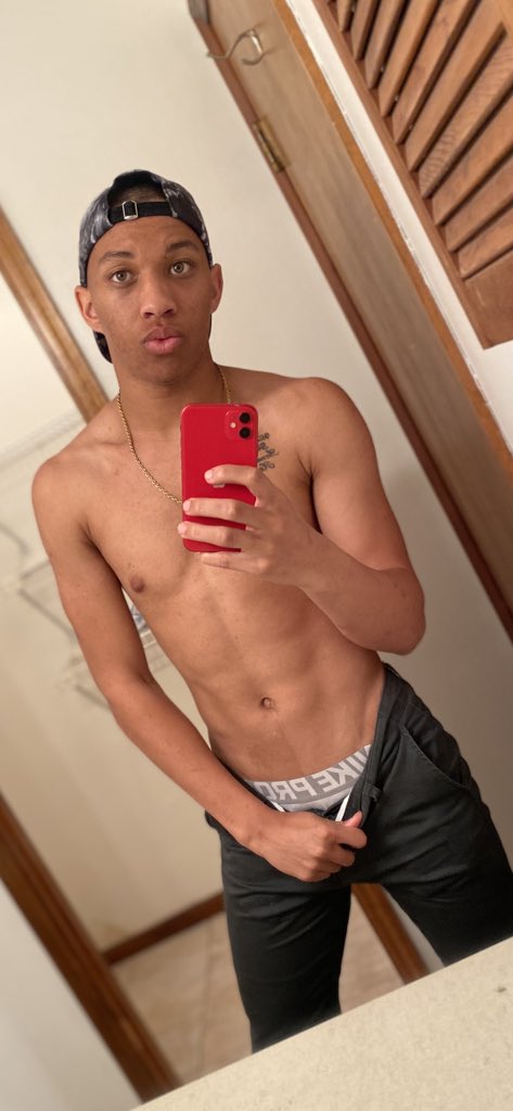 JUST 3 MORE HOURS FOR $3 ONLYFANS SUBSCRIPTIONS!!!!! #gaypride #cammodel #gay #bisexual #onlyfansguy