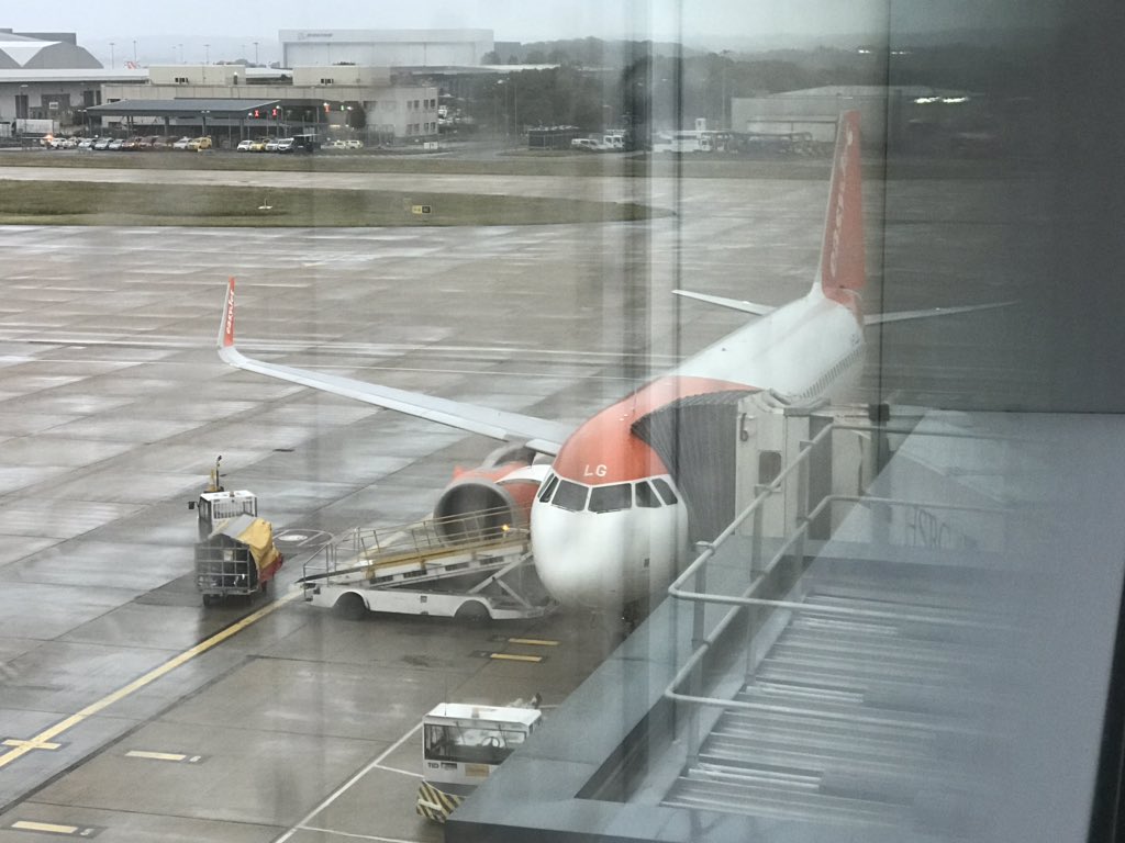 Here is my aircraft for this morning’s flight. It is a 0.8 year old A320NEO registration G-UZLG. It is notable for being the 9000th A320 aircraft ever delivered. It is my third A320NEO and first NEO with EasyJet. – bei  North Terminal