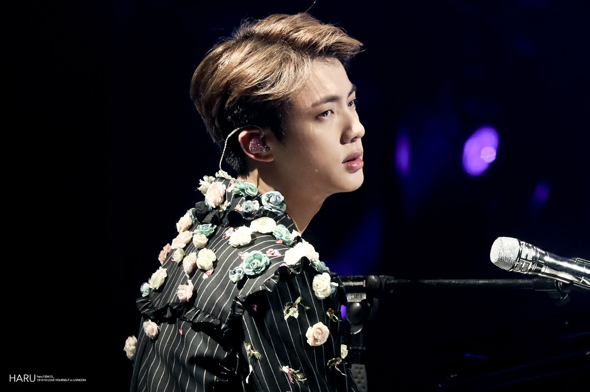 haru130613_'s tweet photo. 181010

#방탄소년단 #진 #석진 #김석진 #방탄소년단진 #BTS #JIN #worldwidehandsome #에피파니_700일_축하해 
#Epiphany700Days
@BTS_twt https://t.co/67Th6xBQ8v