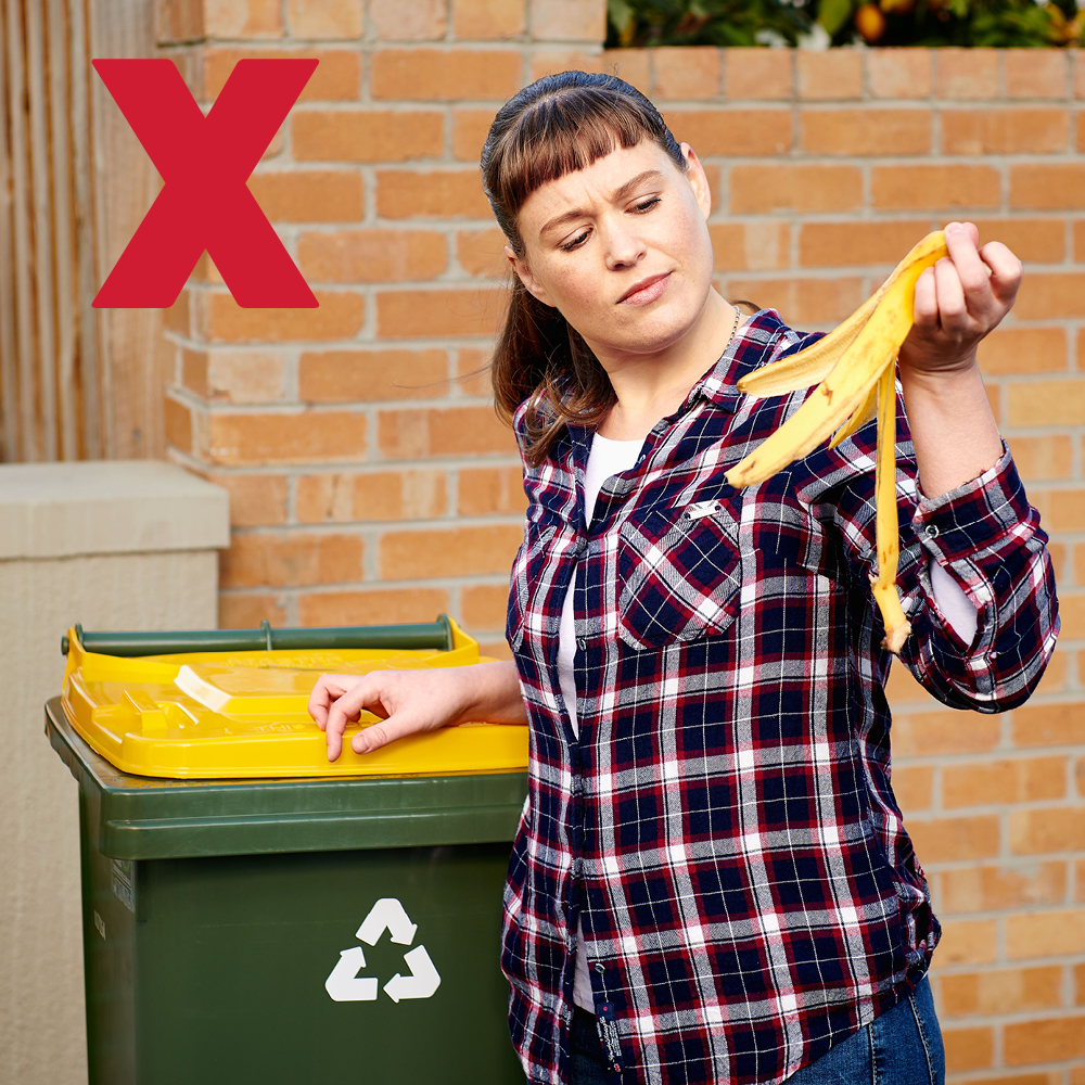 ResRecGipps's tweet photo. #gippsland Know Your Recycling
Did you know? Food scraps and garden waste don't belong in your recycling bin. Get to know your recycling and find out the Top 5 things to keep out of your recycling bin. 
https://t.co/1M2QpCAVRL https://t.co/dDF34DhJcU