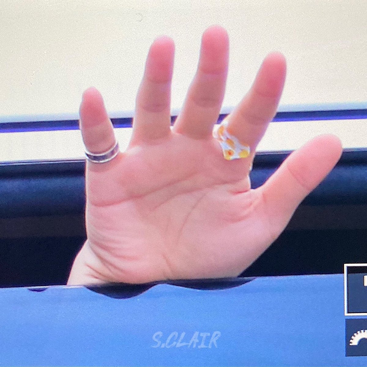 coupsarchive's tweet photo. GOD: tiniest hand for the tiniest babie! <3 https://t.co/RUyakomtZ4