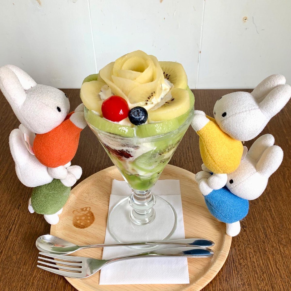 Ronarona Madeira さいたま市北区のパフェカフェ てんとう虫 さんのキウイ パフェ 4姉妹やうさぎ さん達と仲良く 食べました Miffy Nijntje Dickbruna ミッフィー ナインチェ てんとうむし キウイ てんとう虫 パフェ さいたまカフェ Ronarona Madeira さいたま市北区のパフェカフェ てんとう虫 さんのキウイ パフェ 4姉妹やうさぎ さん達と仲良く 食べました Miffy Nijntje Dickbruna ミッフィー ナインチェ てんとうむし キウイ てんとう虫 パフェ さいたまカフェ