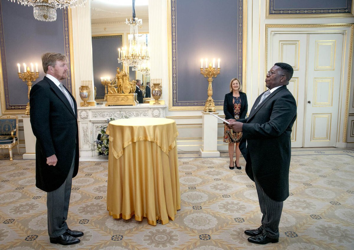 SA_Embassy_NL's tweet photo. South African Ambassador Vusi Madonsela presenting his credentials to King Willem-Alexander of the Netherlands in the Noordeinde Palace in The Hague yesterday. ๐ฟ๐ฆ๐ณ๐ฑ https://t.co/rMT6DvTRhi
@DIRCO_ZA https://t.co/Wnse7ukZxl