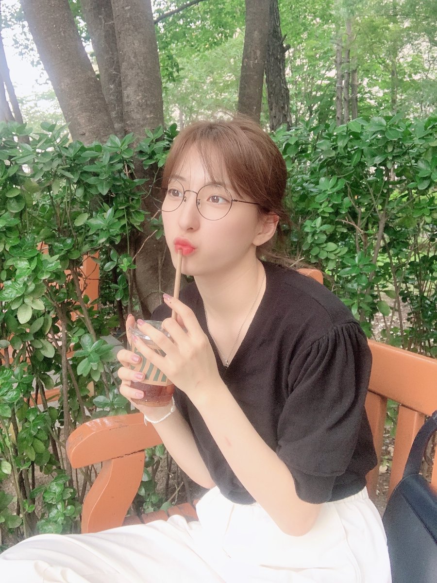 WJSN_Cosmic's tweet photo. [#우주소녀 #은서]
어제 여름이가 찍어준 나🙄 이여름이 팔 아프다해도 이쁘게 찍어줌❤️

https://t.co/puZqZTpfcV https://t.co/vBPAWfpMoh