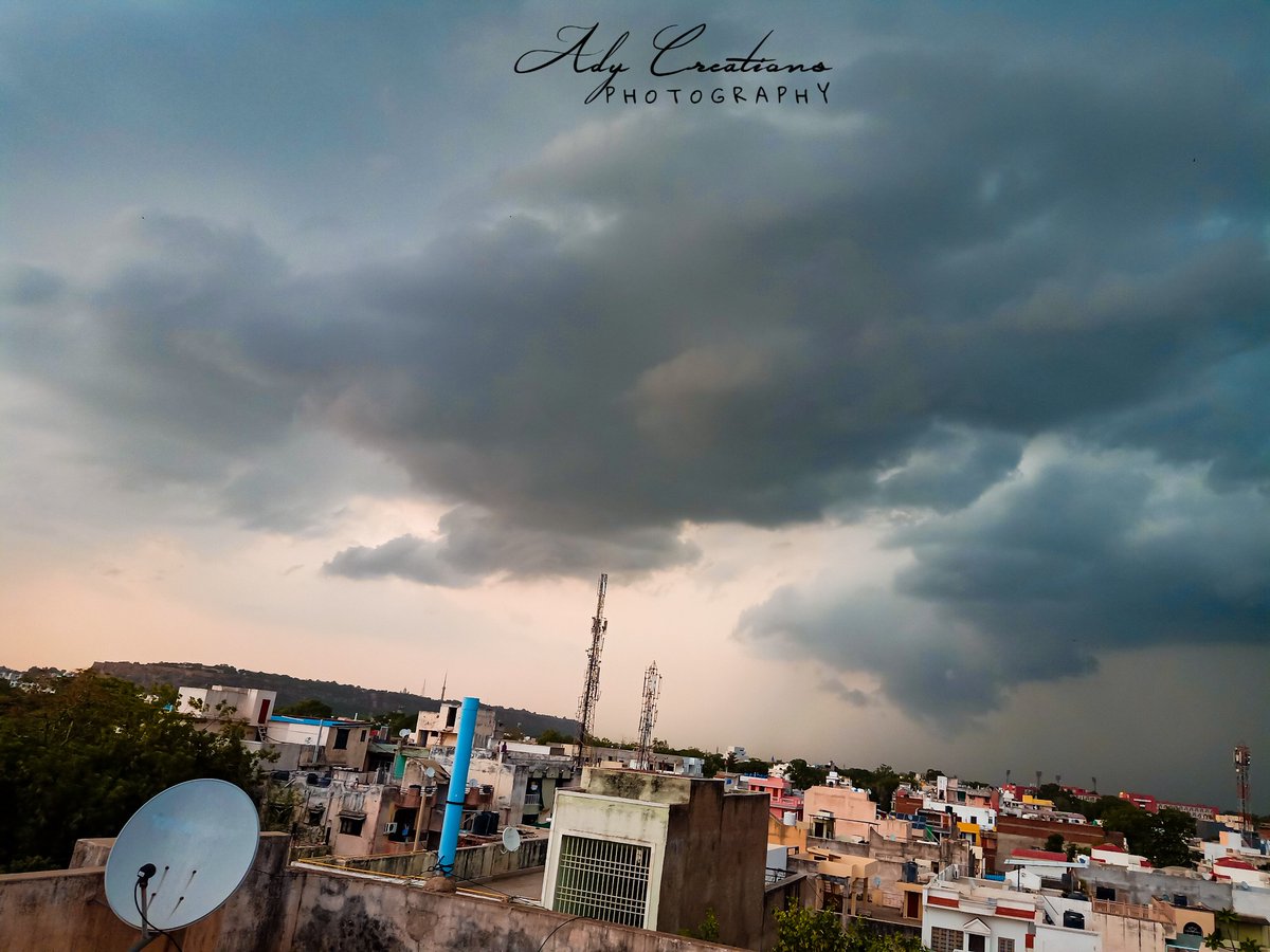 thakur_ady's tweet photo. #MadhyaPradesh ,#gwalior #city #clouds ,#Rainfall #heavyrain #photography #likeforlike #follobackforfolloback #follotrick #tower https://t.co/4aOvcsPozE