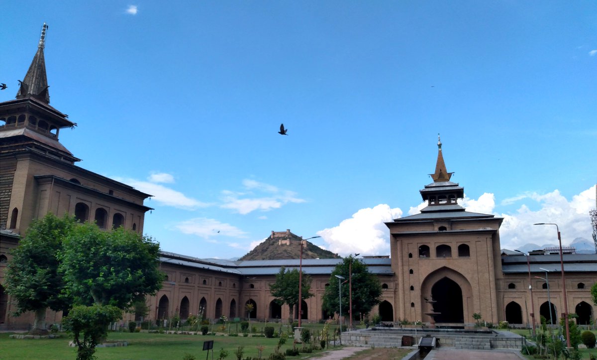 When #Kashmir outdid the #Iranians: The Jamia masjid at Srinagar was modeled on the Iranian mosque plan of four iwans around a central courtyard. The plan was introduced by the Seljuks in the 11th century and became a preferred plan form for Friday mosques in the Persianate east.