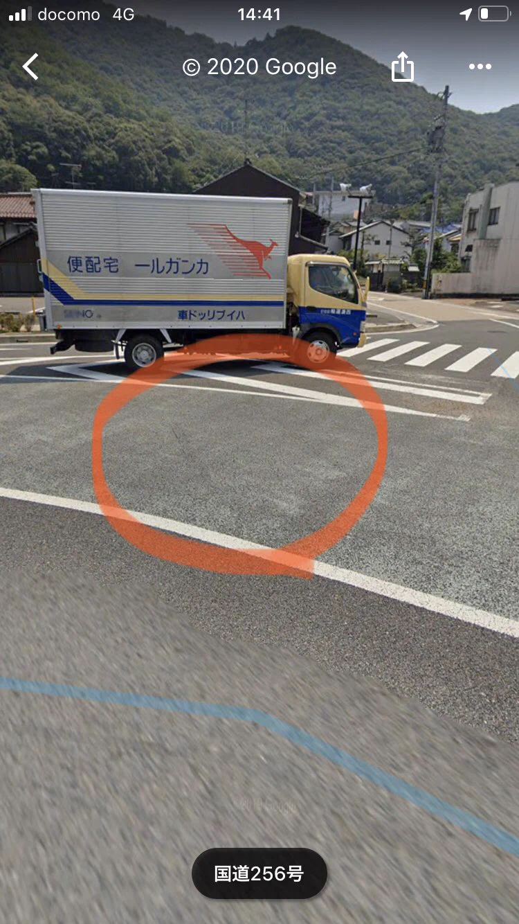 @GifuOshiroShiba これかぁ。
近くに防火水槽の蓋がある。
手抜き貯水槽埋め殺し だけじゃないような気がする。 