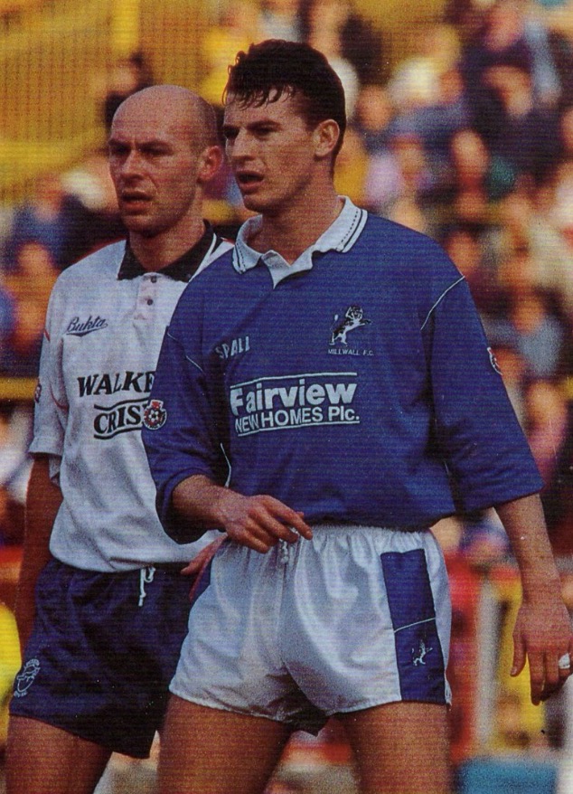 LCFCprogs's tweet photo. #ChangeStrip 🦊
Another white #Bukta combination – defeat at #TheDen in March 1992; #KevinRussell is closely attended by #ColinCooper (also seen scoring a 25-yarder); #TommyWright and #PaulKitson look on as #GaryMills evades an outstretched leg.
#LCFC ⚪️🔵⚪️ https://t.co/bTvje4H5VX