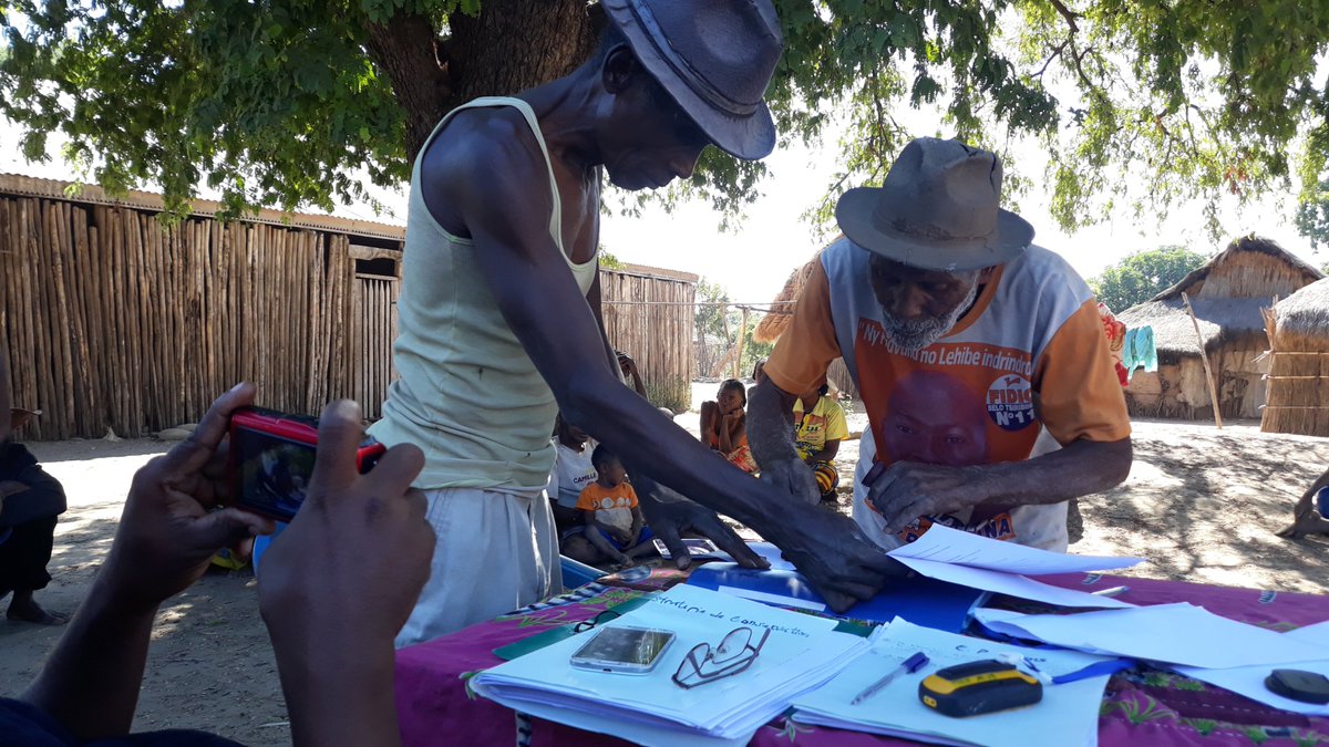 Jayah_Jacket's tweet photo. validation of the wild yam conservation strategy at the community level #Menabe_Antimena_Area_Protected (APMA) #Morondava #Menabe_Region #AprilTrust, @Darwin_Defra, @TeamKMCC https://t.co/6IWTZuZjIb