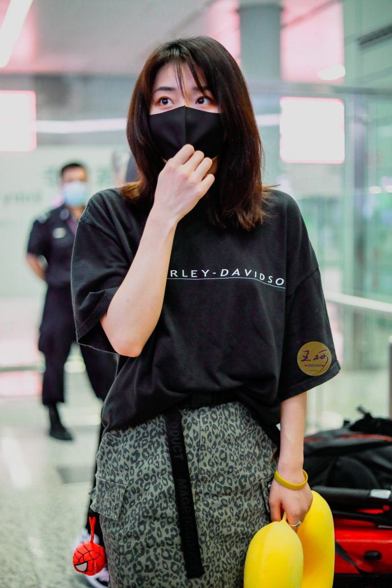 wk940910's tweet photo. 【0708  王柯上海接机图】
第一波
柯柯 欢迎回家～
图🈲去水印🈲二改🈲商用 https://t.co/Qdku1U0wM4