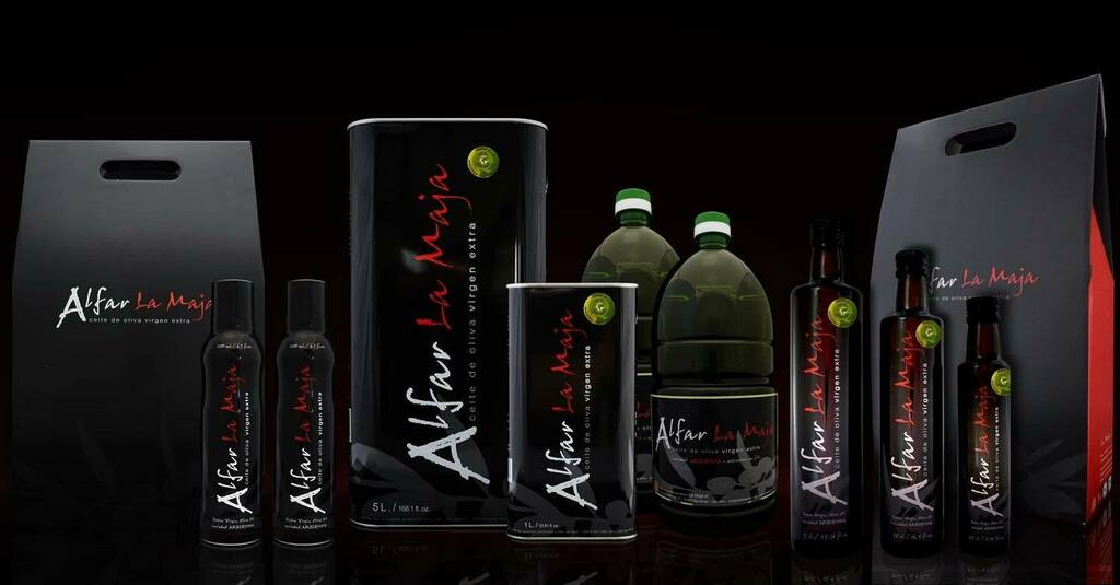 AceitesLaMaja's tweet photo. ¿Qué formato prefieres para nuestro Alfar La Maja, aceite elaborado únicamente con aceitunas de la variedad “arbequina”?. ⚡️ Descubre todos los que tenemos en https://t.co/W8ULDfRJ6d

#AOVE #AceitesLaMaja #Calidad #Gourmet #Aceitunas #Gastronomia #Navar… https://t.co/5FLokA2Jm9 https://t.co/MSUlLMYv5V