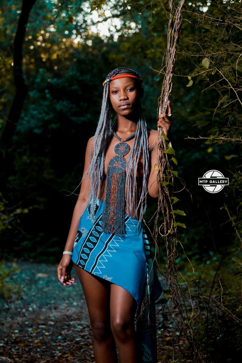 Knowzy2's tweet photo. Intombi yomzulu❤️
#portrait #portraits #portraitphotography #portraitoftheday #photooftheday #portraitphotographer #portraitinspiration #portraitphotography #model #creative #creativegram #vogueeko #vogue #outdoors #outfits #fashion #SouthAfricanFashion #vogue #voguemagazine https://t.co/0ehfvnHlvk