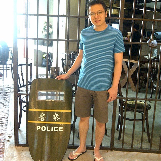 richardlnsasia's tweet photo. What about this? Police Shield instead of Face Shield. LOL. XD.
.
.
#photo
#policeshield
#casualstyle
#fakelondon
#quiksilver
#sandalquiksilver https://t.co/DrCi6dzXYH