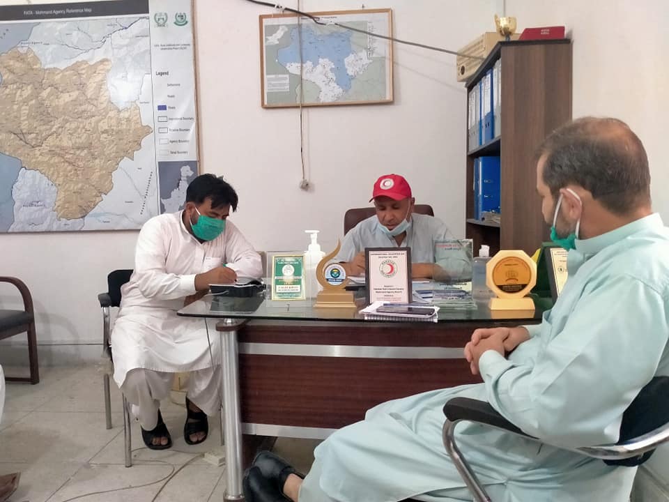 prcsfata's tweet photo. Meeting held with the Foundation for Rural Development Organisation who is working on a Livelihood program in Pandiali and Ambar tehsils of Mohmand tribal district
both parties were agreed on joint
#CoronaVirusPakistan #EhtiatKarona #pakistanredcrescentsociety #youthandvolunteers https://t.co/9bKHM0r5m6