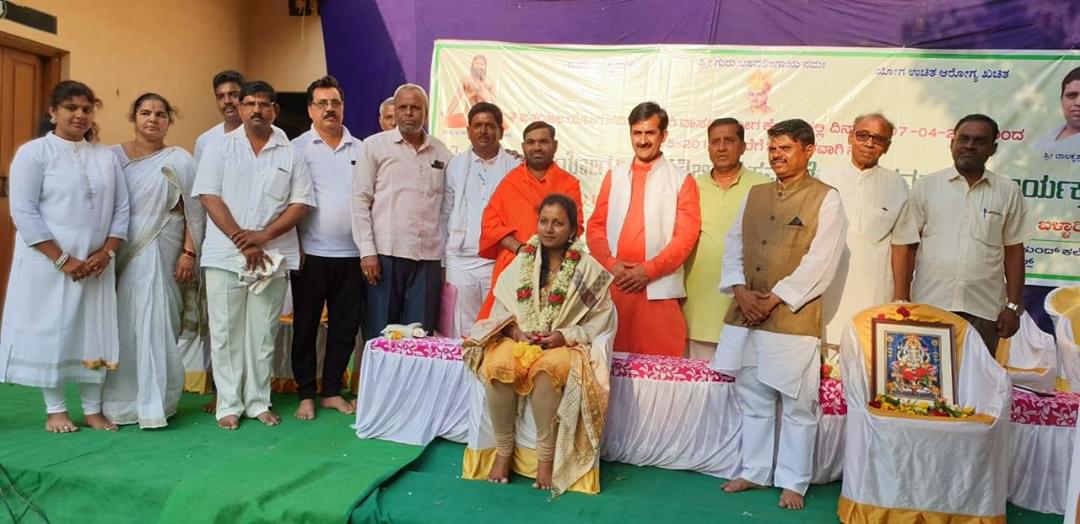 bst_arya's tweet photo. पतंजलि कार्यकर्ता गोविंद दासर बलारी की बहन AV Ashvija IAS का यादगारी जिल्लाधिकारी नियुक्त होने पर पतंजली परीवार द्वारा सम्मानित, @swabhimani1 @rakesh_bstpyp @Sadhvi_Devpriya @bhagwantkhuba @Sanjivani_MPYS @tijarawala @bst_official @EklureBasawa_YB @Kirankumar_yb @Anand_arya246 https://t.co/BwuLE45c0j