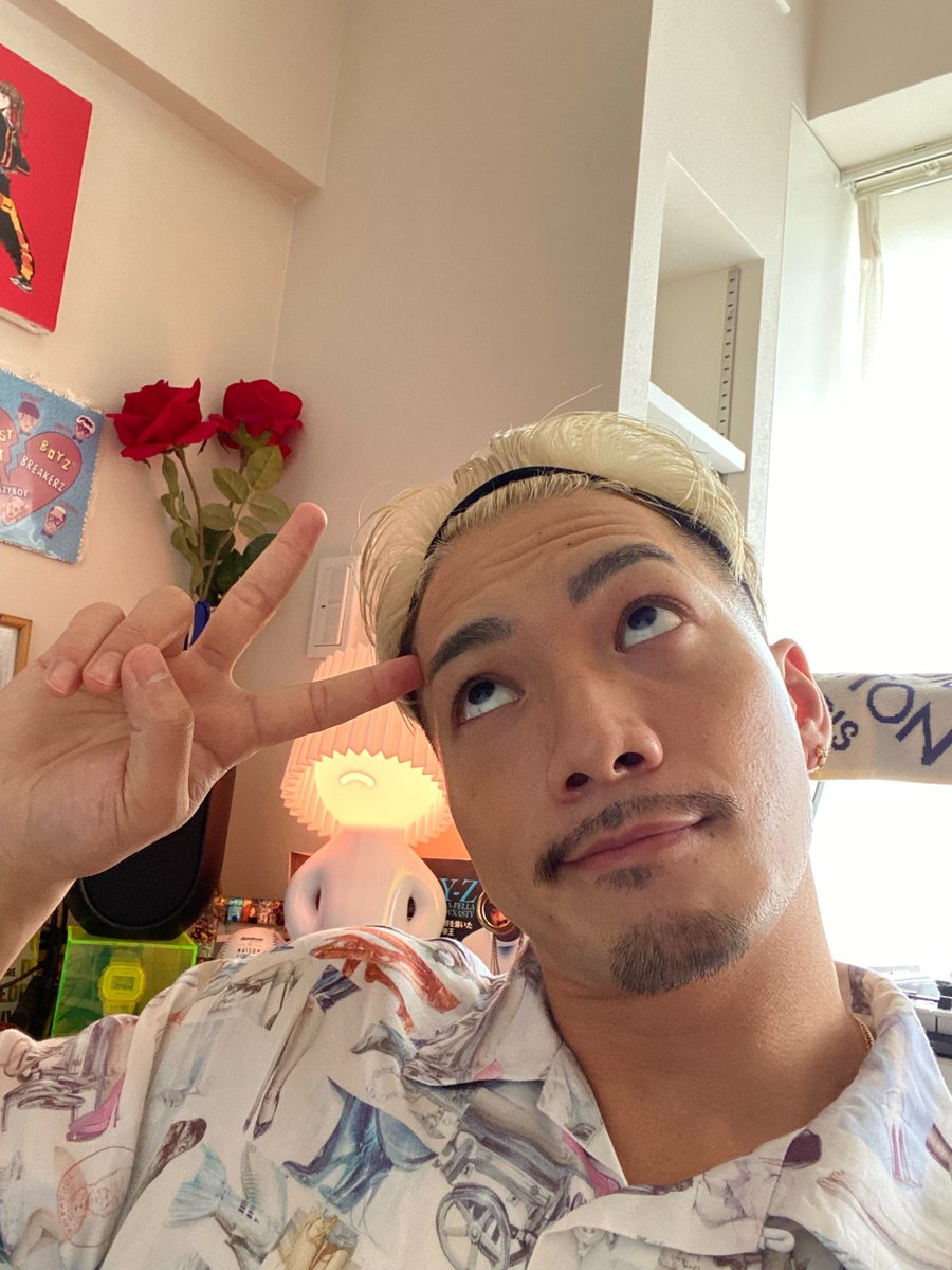 reprofile_jp's tweet photo. https://t.co/JA6JTclVnc
6月15日（月）に放送された「SHE THREE presents 劇団EXILEのREPROFILE」にSWAYさん、町田啓太さんが登場！ 番組では、自粛中のオンライン飲み会や女性のボディタッチについて語っていただきました。 https://t.co/9xRbMqQCzx