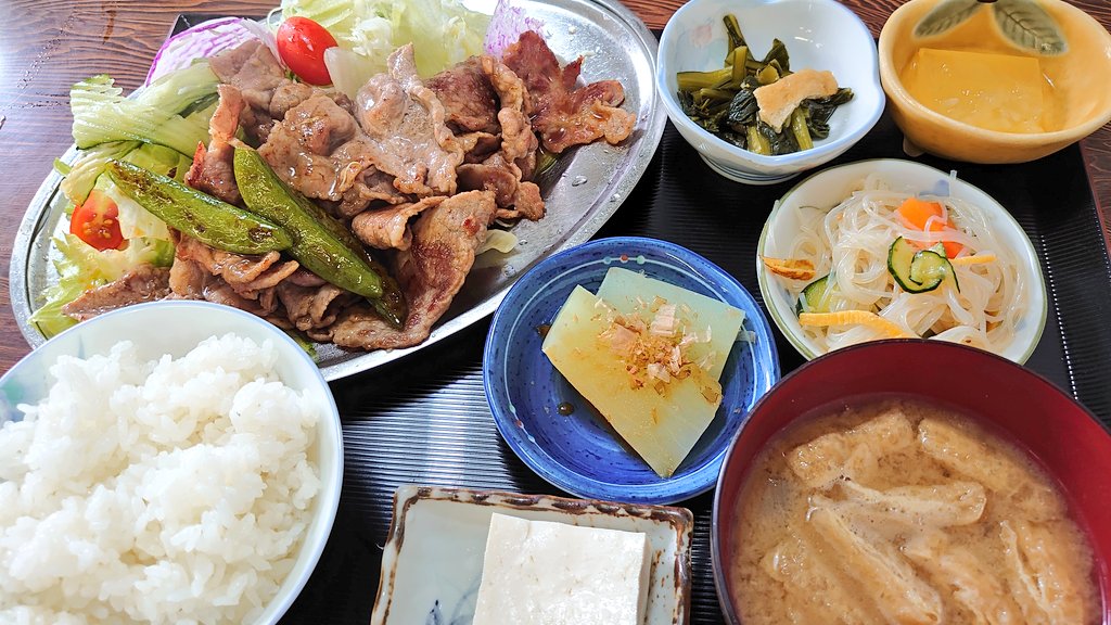 Anbatasan_n's tweet photo. #長野県  #蓮の花 #あじさい

焼肉定食を食べてスタミナをつけてから、毎年訪れる蓮の花が綺麗なお寺に参拝しました(öᴗ<๑) https://t.co/bKedsx6Owm