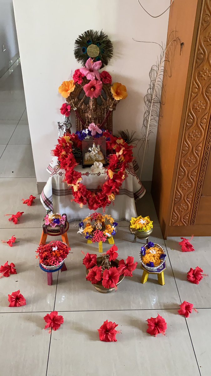 prasannasanthi's tweet photo. #Special #FlowerWorship_Prasanna #FlowerDecorations_Prasanna . Today prepared Garland with 108 Hibiscuses flowers to thank My Lord Krishna for providing me a great happy life as we have completed 36 years of happy married life together today . https://t.co/Jtf7mfGn4x