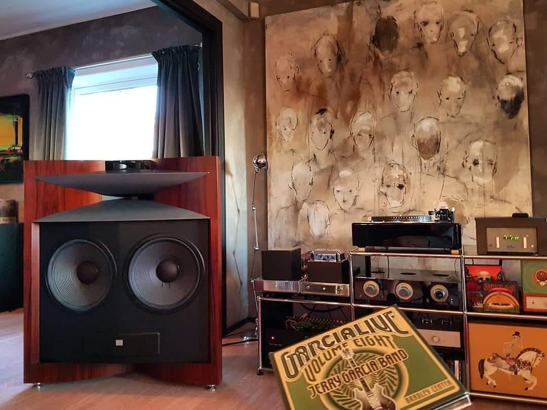 Berny2876's tweet photo. #JBL + #Hovland Audio + #Jolida (?) #highendaudio #hiendaudio https://t.co/qRaYv3Pbju