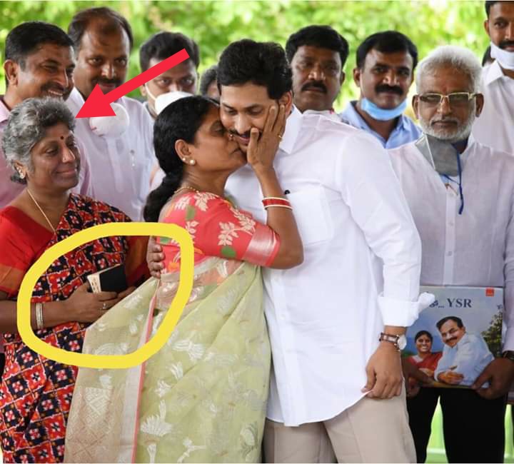 karunasagarllb's tweet photo. The lady holding the #Bible in her hand is none other than the wife of #YVSubbaReddy, The chairman of the  World Richest Hindu Temple #TTD...

#Hindus in AP wake up from slumber before it's too late... https://t.co/GzXhLglmX3