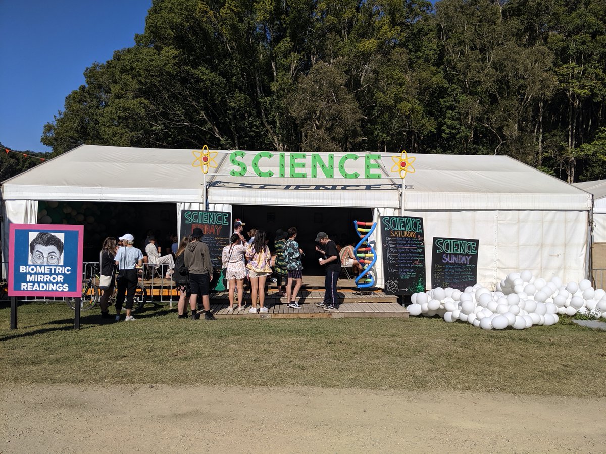 SurfingSiren's tweet image. #TBT to that time I gave a talk @SITG #Sciencetent about #coralreefsand dressed as a #mermaid 🌊😜🌈🧜‍♀️ @ResearchSCU