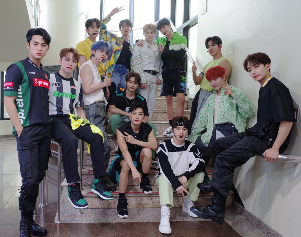 'Heng:garæ' is their third third album to top Oricon's weekly albums chart following 'YMMD' and 'An Ode' ++ #SEVENTEENBREAKINGRECORD  @pledis_17