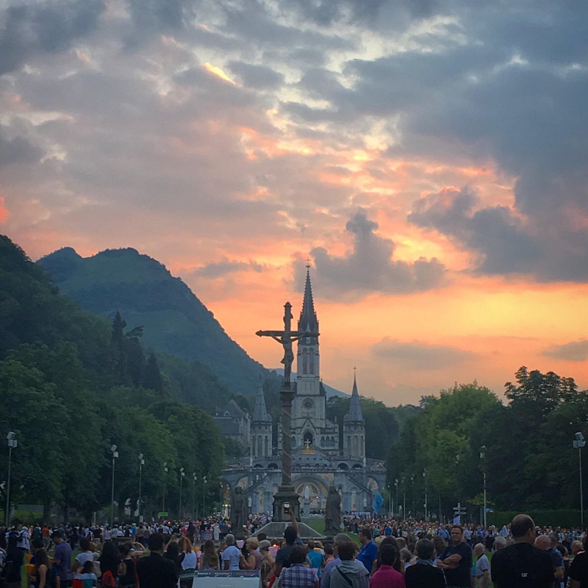 LeedsDYS's tweet image. Now is the time that we would be saying goodbye to Lourdes as we begin to head home. As the pilgrimage comes to an end, here are a few more pictures from over the years.

Please do share any of your photos with us!

#LeedstoLourdes #VirtualPilgrimage
