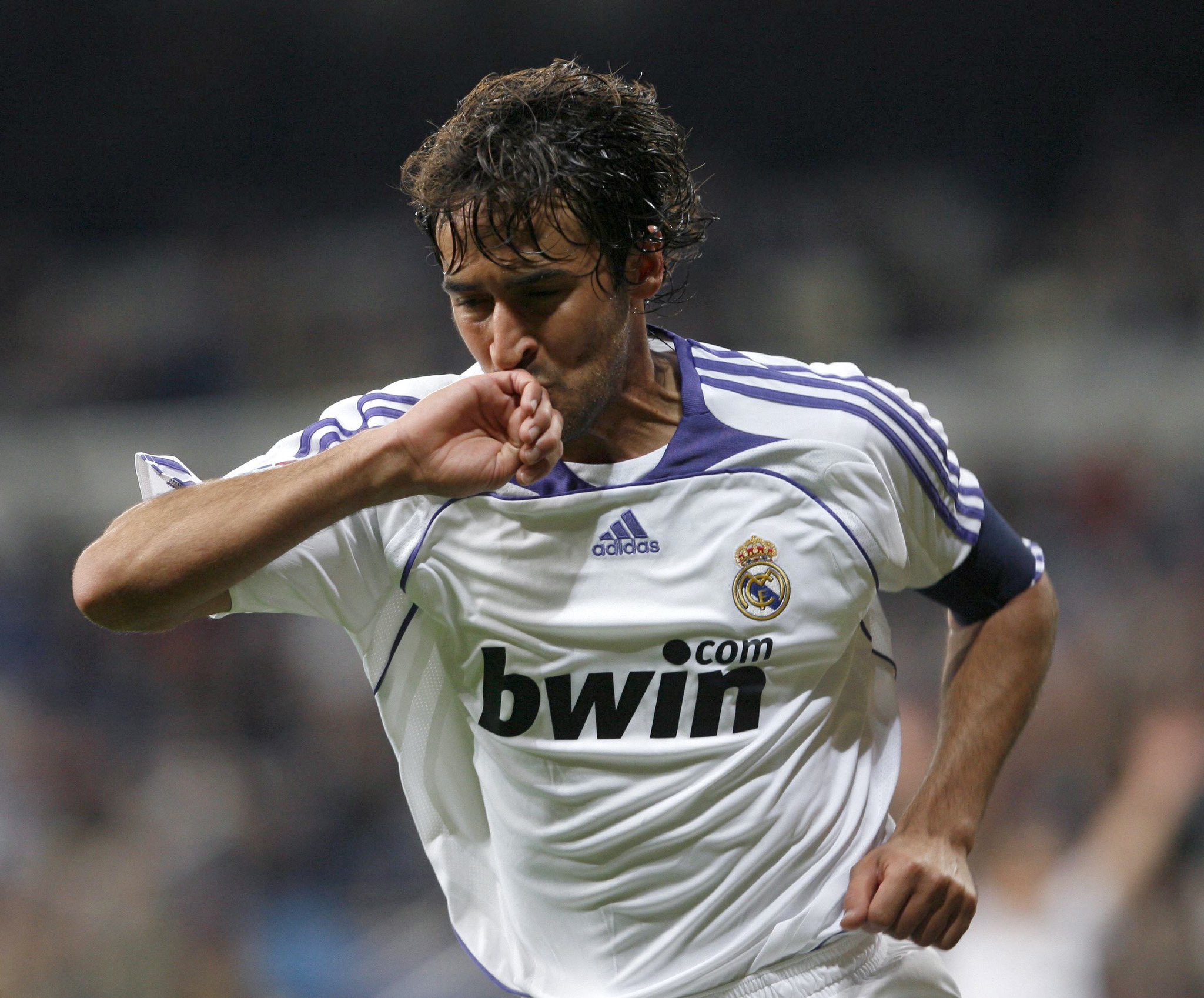 Madridista 92 48 ベンゼマがマドリーに入団して11年 Cfのポジションを争った選手達 ラウール ファン ニステルローイ イグアイン アデバヨール チチャリート モラタ マジョラル マリアーノ ヨビッチ T