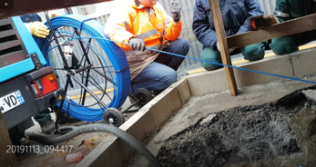 La_CPCU's tweet photo. #innovation Test concluant du système #PipeMic Bd Victor Hugo à Saint-Ouen !👍Le #GroupeInvestigation de la #CPCU confirme que des fuites peuvent être précisément détectées dans les conduites d'eau grâce au micro sous pression d’air et qui transmet un signal via #bluetooth. https://t.co/QnS8eUaPcP