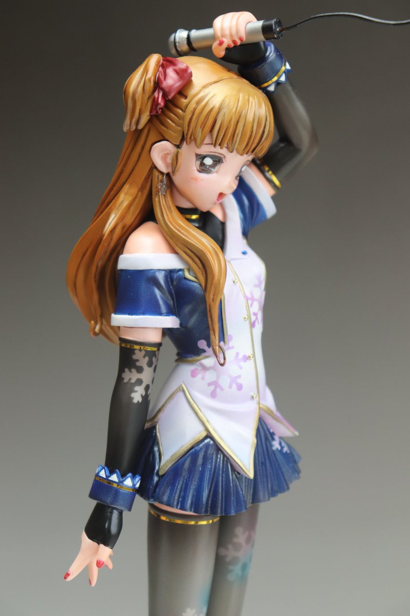 エンジェ 美少女ガレキモデラー 細かすぎて伝わらないシリーズ 緒方理奈 さんの髪の陰影は 実は筆塗りです だってお手本絵 2枚目 の陰影がすごく深いから これじゃーエアブラシでは無理だなーと思ってさ やってみて正直後悔したわ 難しかった